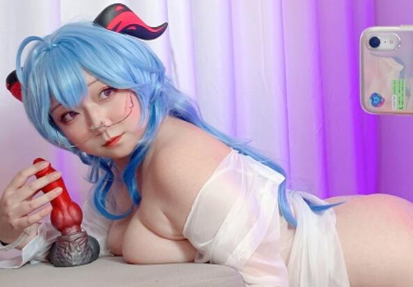 B站 肉感COSER 欧翼翼 COS甘雨秘书 尺度全开肥B爆浆弹力插