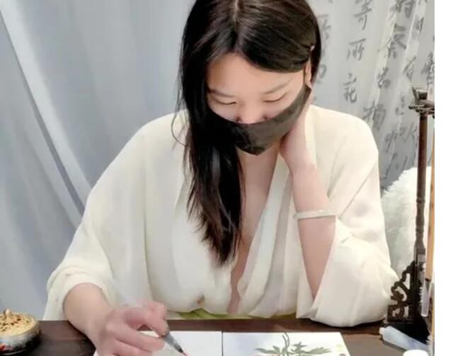 古风才艺小姐姐！画画跳舞多才多艺！白嫩美乳骚穴，镜头前扣弄