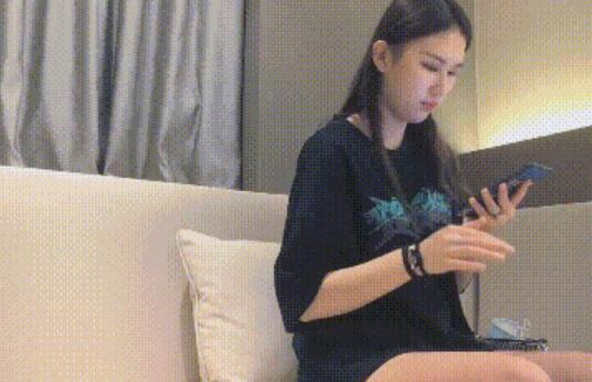 漂亮小姐姐 模特身材大长腿 小娇乳，娇喘不停 最后颜射一脸